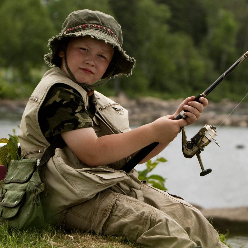enfant qui pêche la Dordogne
