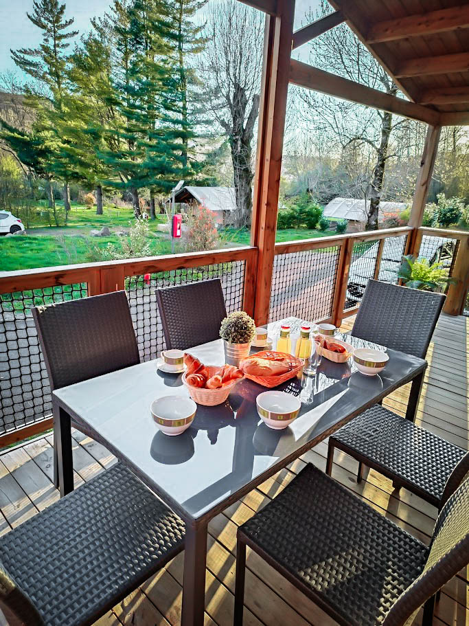 terrasse petit dej chalet